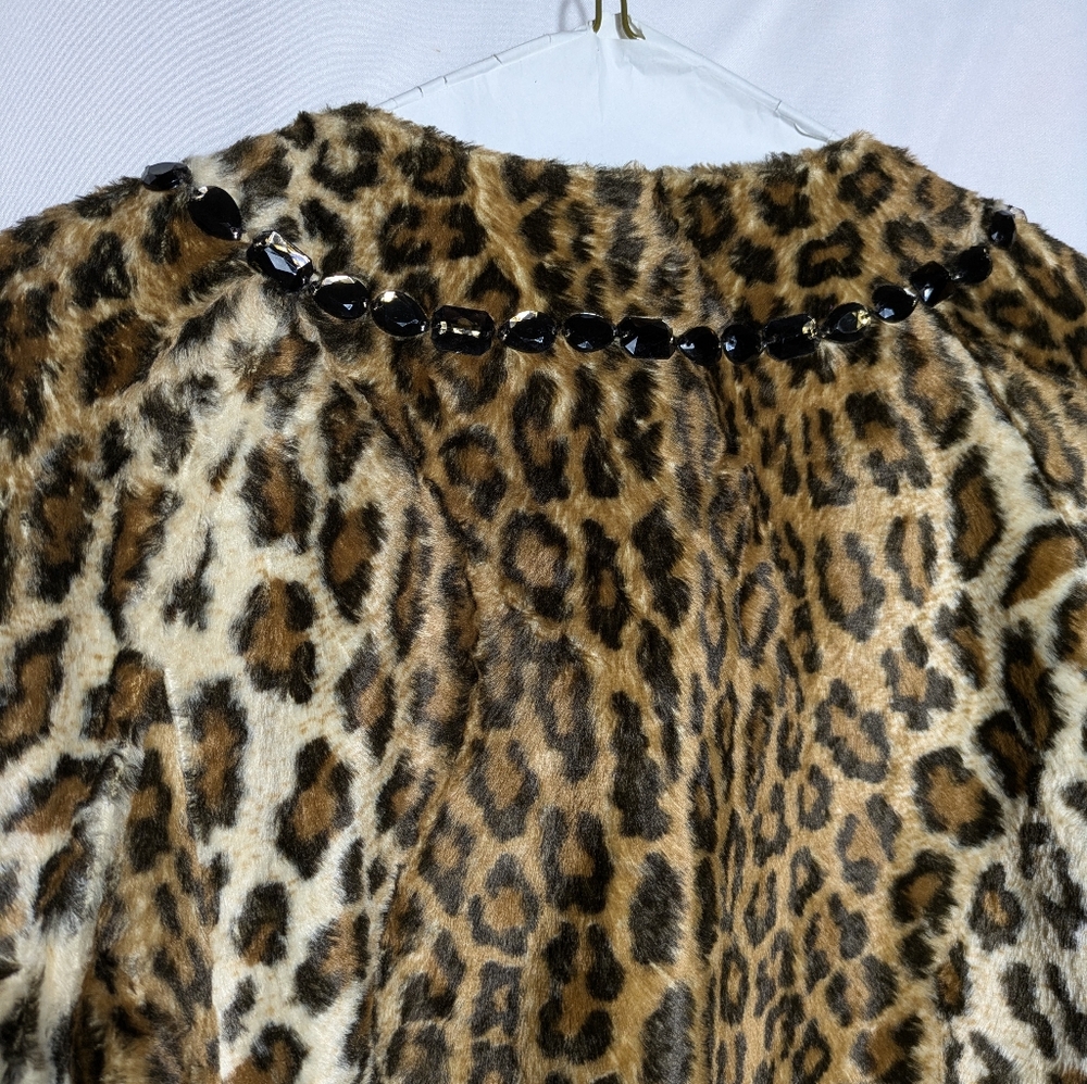 Victor Alfaro Faux Fur Leopard Print Cropped Jacket 3/4 Sleeve Jeweled Neck Sz12 - Picture 4 of 12